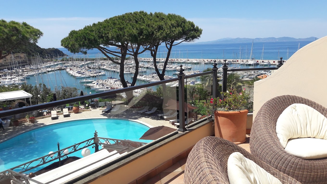 TWO-BEDROOM SUITE WITH SEA VIEW
